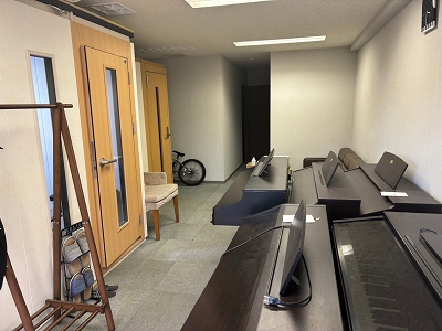 本羽田・萩中ピアノ教室の教室風景です。